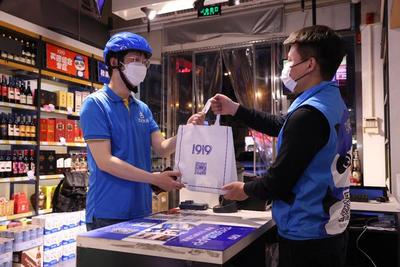 國慶近郊出游熱潮涌動，露營裝備與日用品銷售雙雙攀升